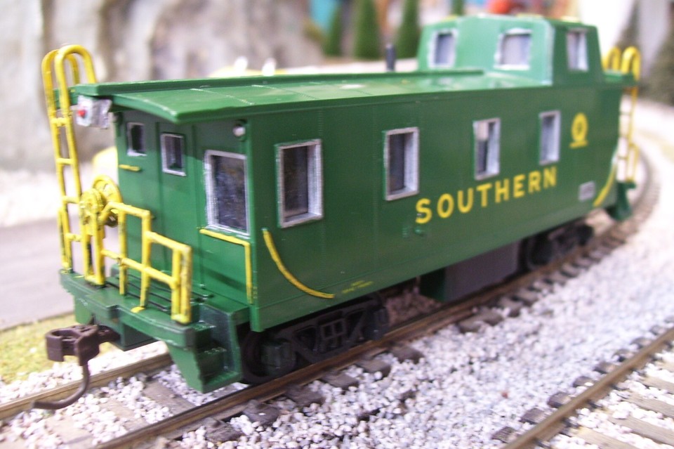 Bachmann Custom Southern Railway Offset Cupola Caboose Knuckle couplers