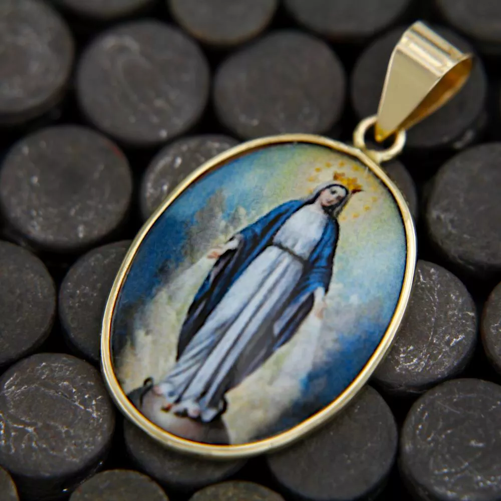 Madonna pendant hotsell