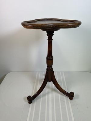 VTG Trefoil Pedestal Side Table Clover Colonial Revival Plant