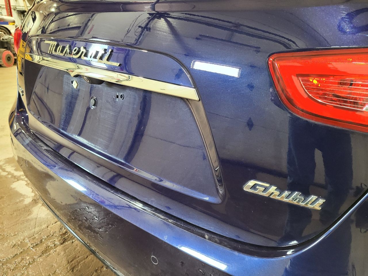 Maserati Ghibli 2019 Condenser compartment lid