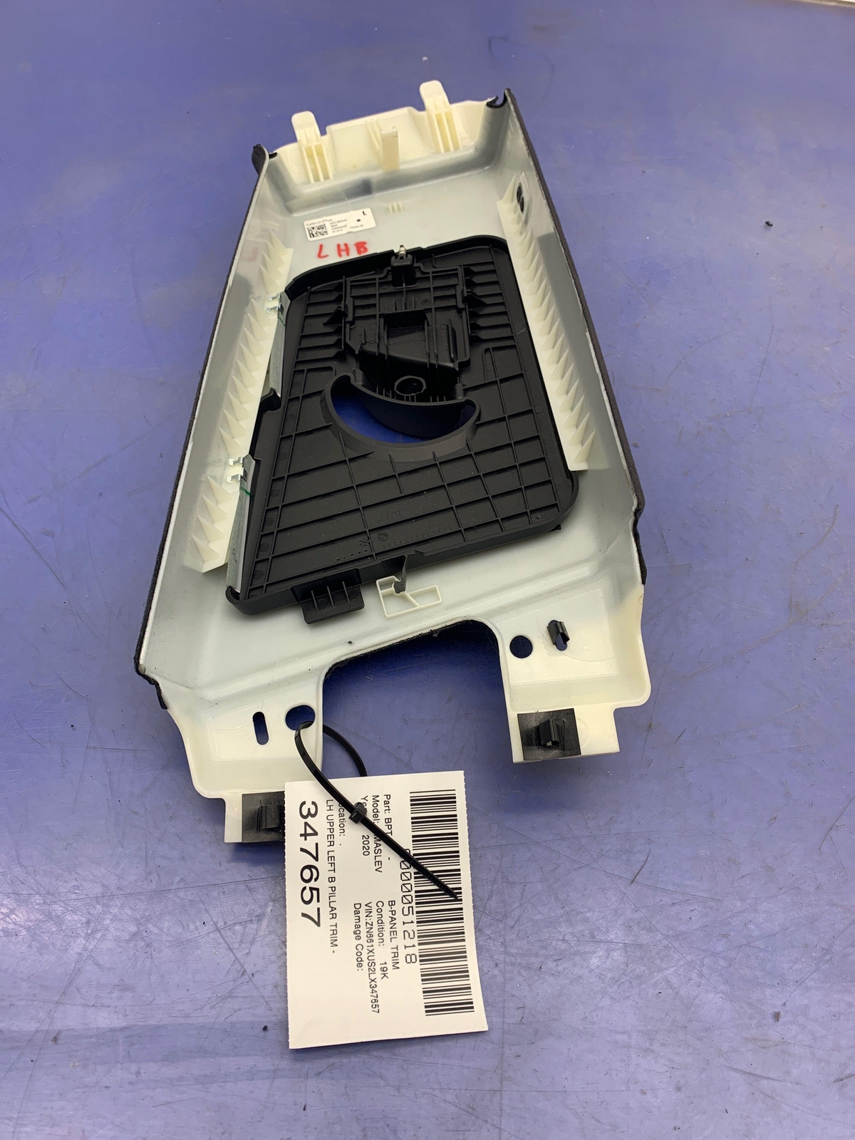 2017-2020 MASERATI LEVANTE M161 OEM LH UPPER LEFT B PILLAR TRIM 6701382620