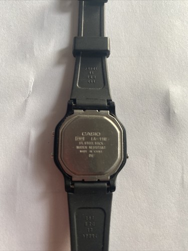 Casio LA11W - Damen-Digitaluhr, schwarzes Harzband, Alarm - benötigt Akku - Bild 5 von 6