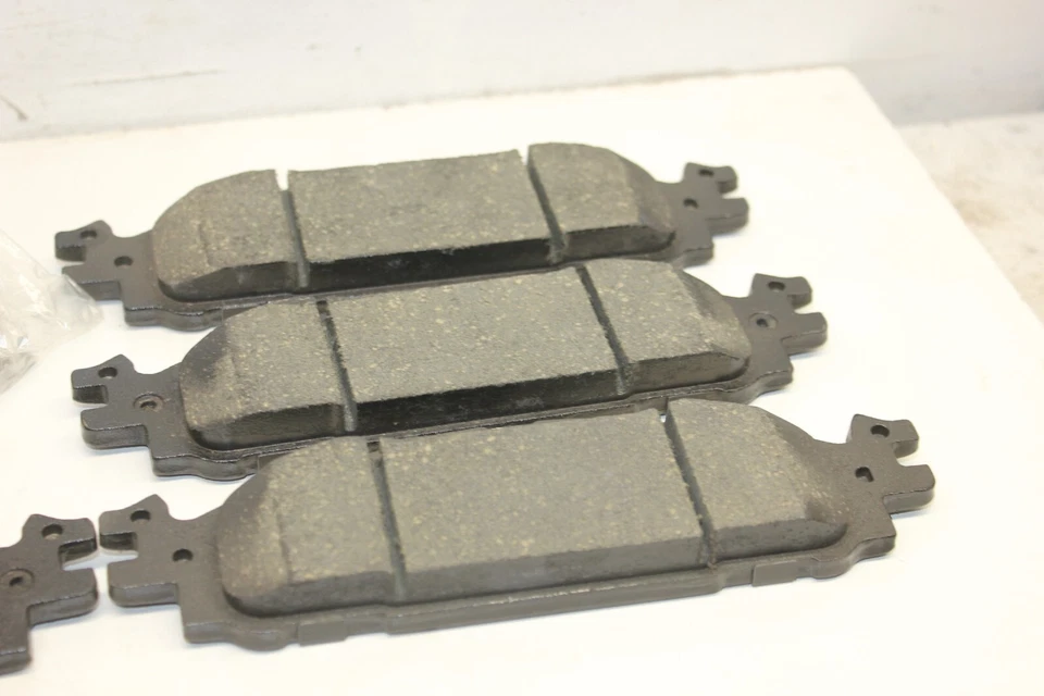 Kit de pastillas de freno de disco Mopar originales 1AM301508B Foto 3 de 4