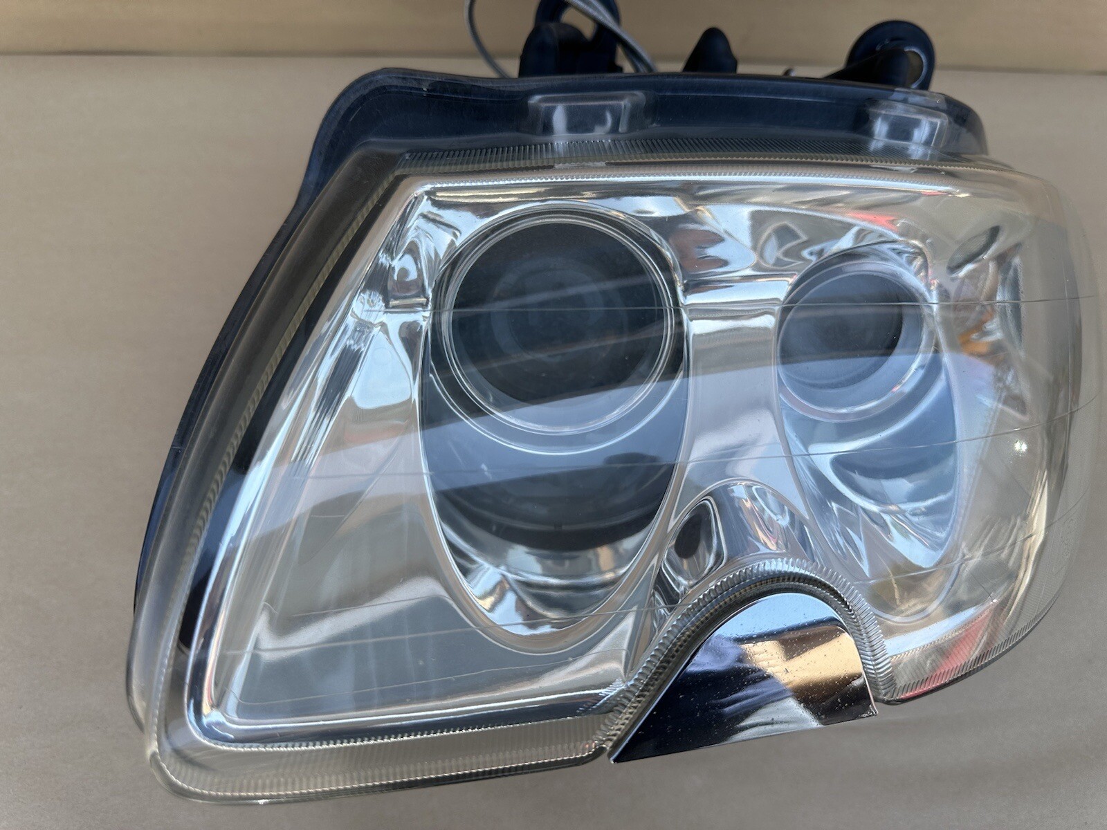 2005-2008 Maserati Quattroporte OEM Left Driver Xenon HID Headlight Assembly