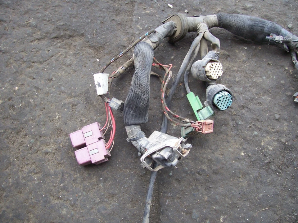 Cadillac Catera 1997 bajo capó motor cableado arnés cableado conector Foto 4 de 4