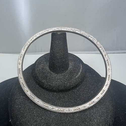 Vintage Signed CROWN TRIFARI Silver Tone Thin Textured Bangle Bracelet - Picture 2 of 3