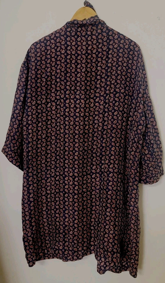 Bata vintage 100 % seda azul cachemira talla única estampado clásico bolsillos con cinturón Foto 3 de 4