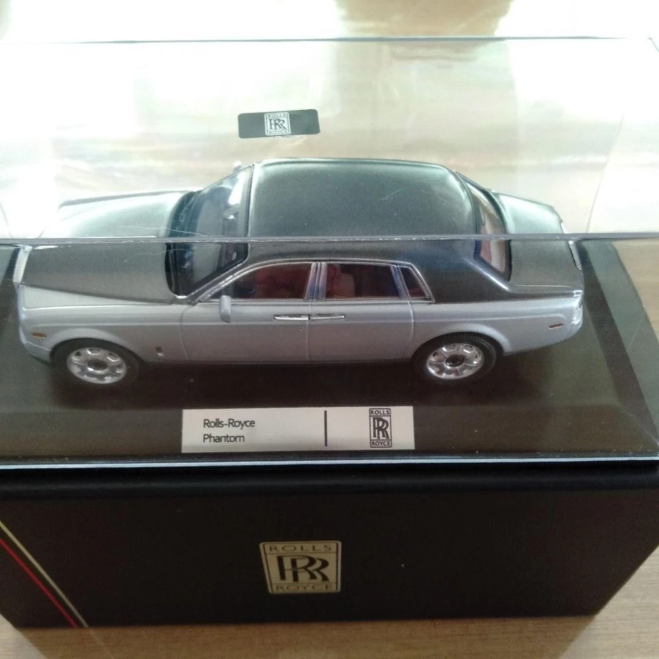 Mini auto bicolore 1/43 ixo Rolls Royce Phantom 2010 grigio argento nuova - Immagine 2 di 4