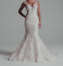 Allure Bridal 9356 Wedding Dress Ball gown 6-12 English Net Lace Beaded Elegant