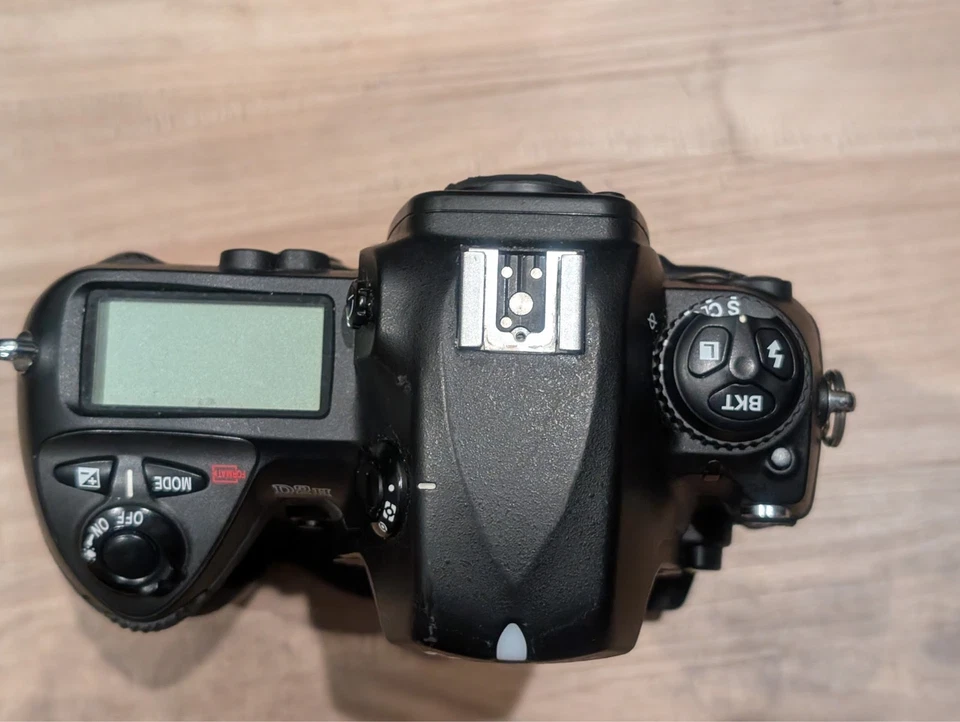 ¡Clics de obturador 41K! Cámara Nikon D2H DSLR Foto 4 de 4