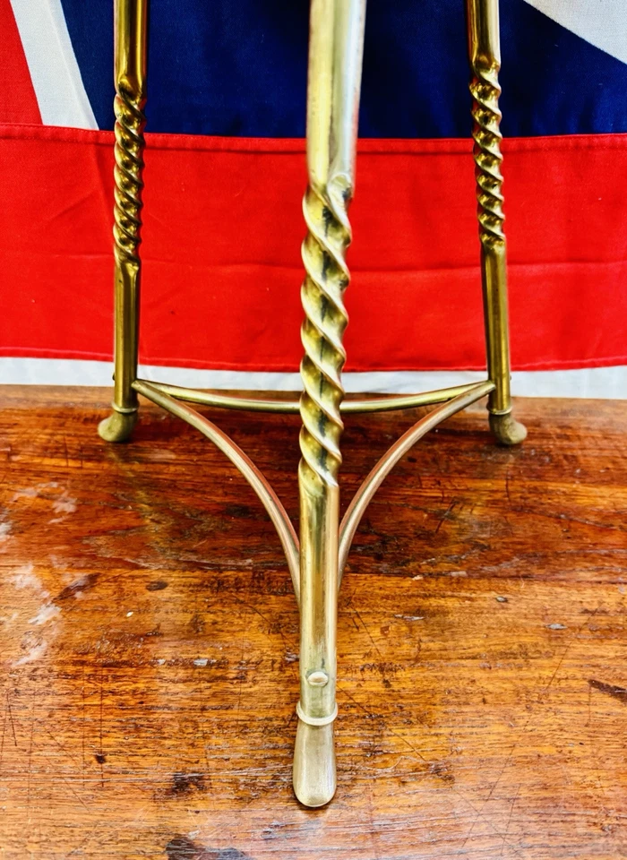 Revista giratoria de latón y palo de rosa del siglo XIX de Halls of Birmingham. Foto 4 de 4