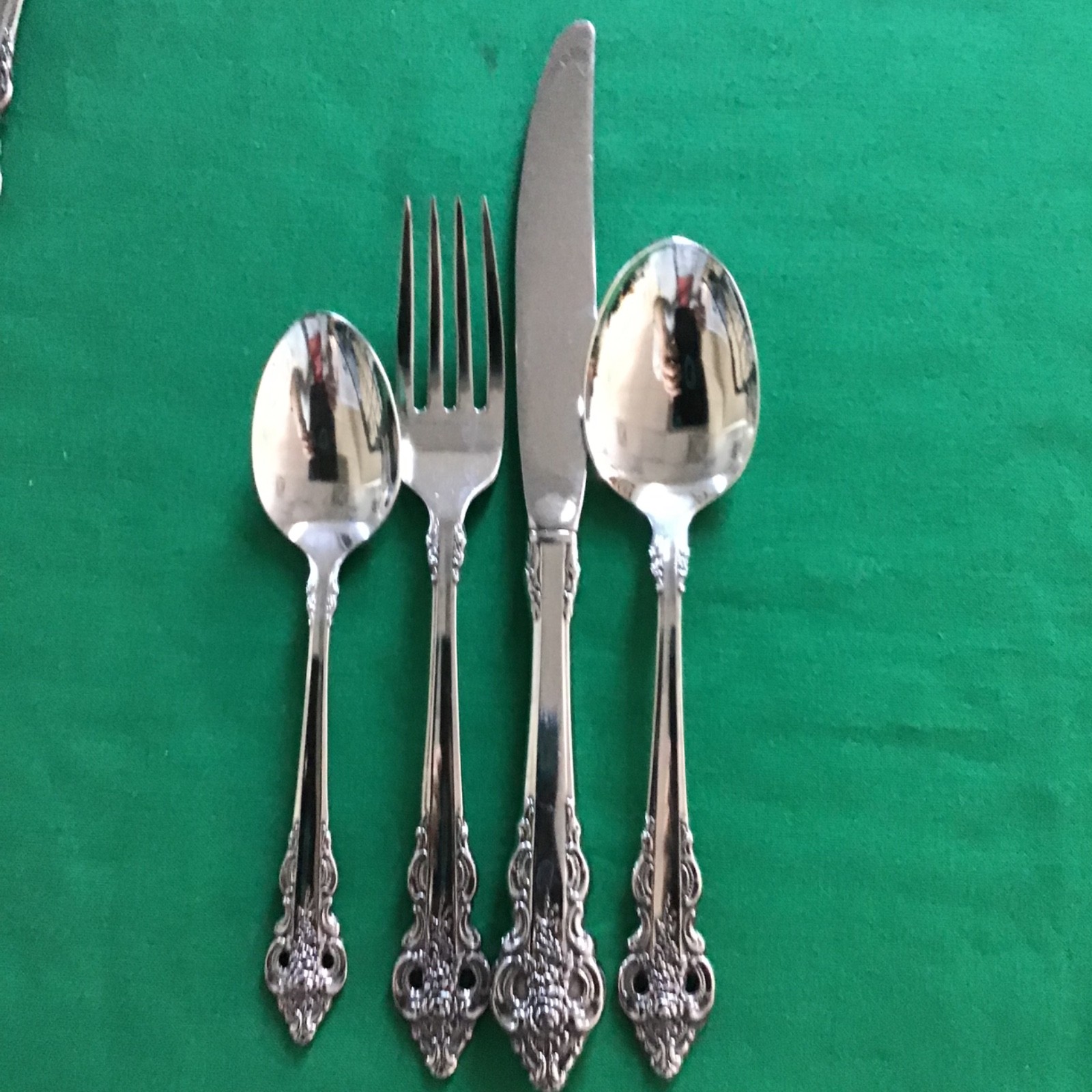 Oneida Community Cherbourg Full place Service for 4 +Hostess Serving set 24 pcs