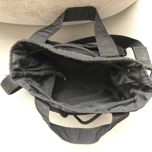 Bolso bandolera Alo Yoga negro - Imagen 5 de 9