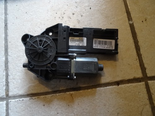 Moteur lève vitre pour Clio 3, Espace 4, Laguna 2, Megane et Scenic 2