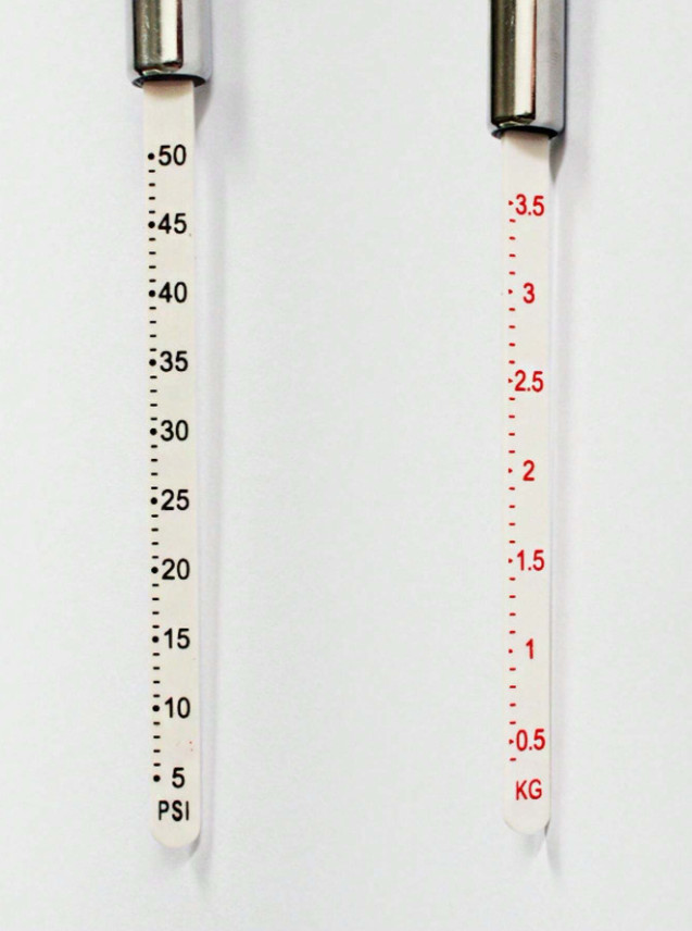 1pc Portable Tire Pressure Gauge - Easy-to-Read Dial for Car & Bike Tires-NEW