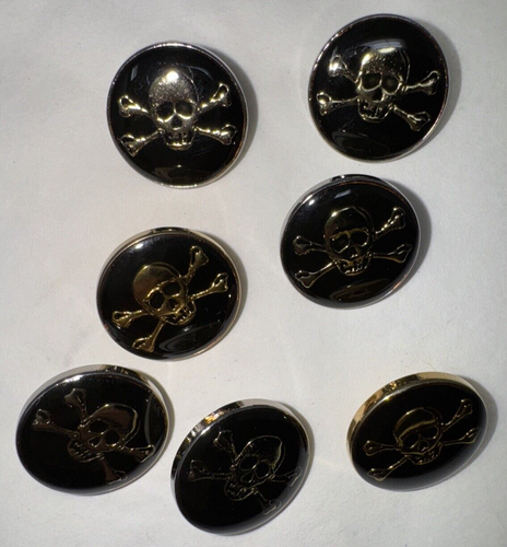 17 Dill Buttons Skull And Crossbones - Picture 11 of 13