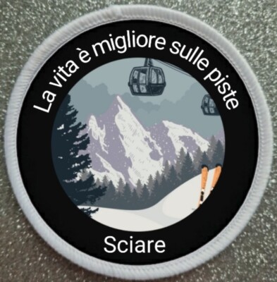 3 Inch La vita è migliore sulle piste Ski Sciare Iron / Sew On Patch Badge 
