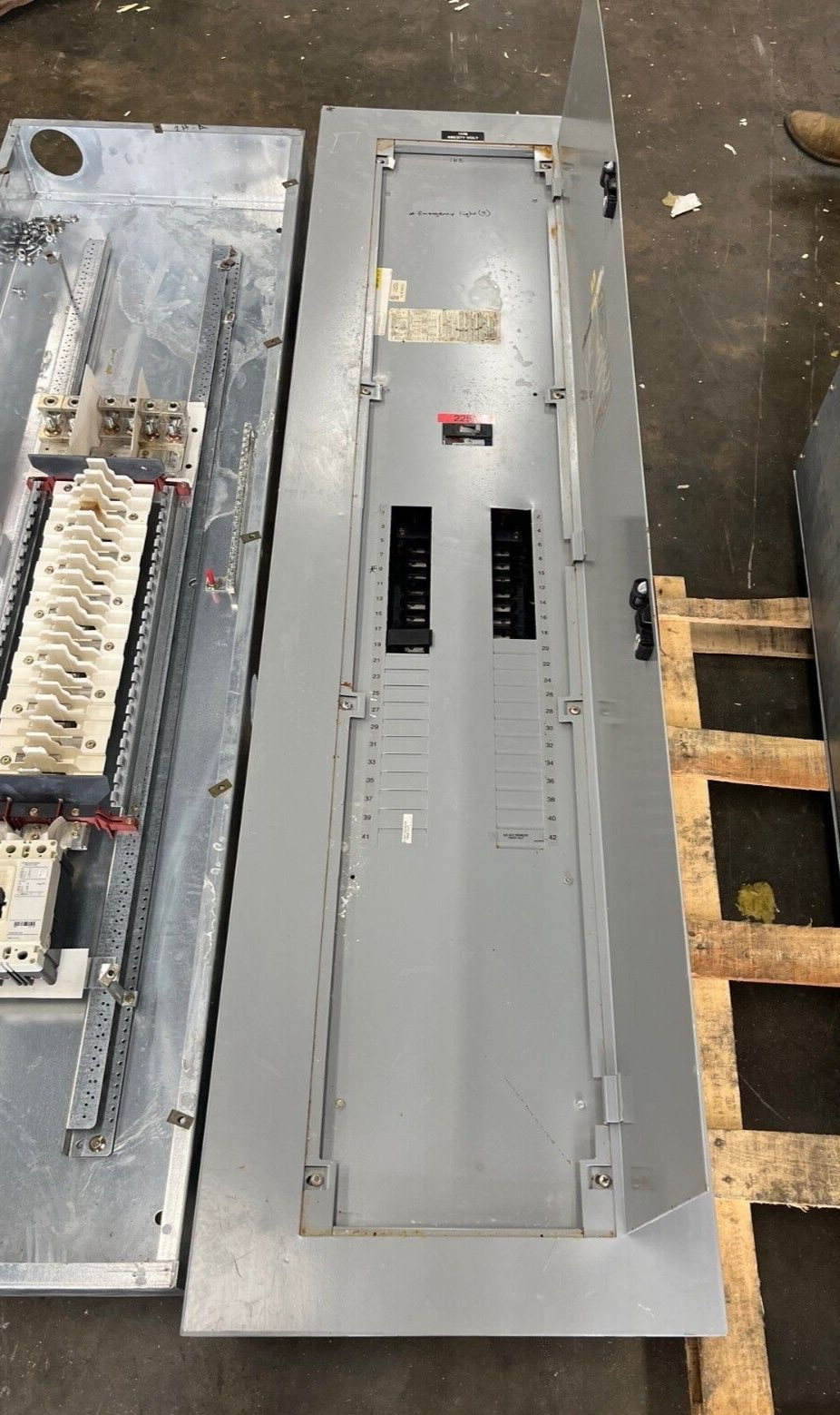 GE AEF3424MBX Panelboard 400A 3PH 480/277V 4W Indoor Encl MLO 42Cir SFHA36AT0250
