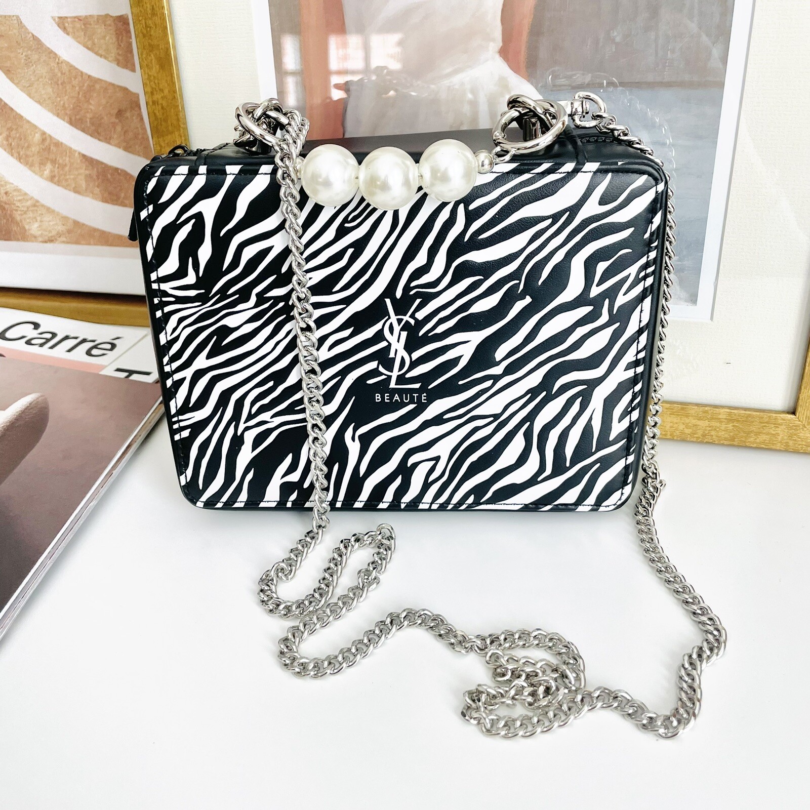 SAINT LAURENT Custodia YSL Zebra Vanity con catena a tracolla argento e manico perla