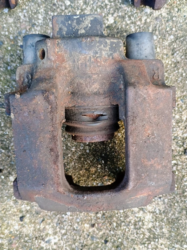 Pinzas y soportes de freno traseros bmw e24 633csi 635csi Foto 3 de 3