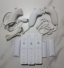 Lot of 3 Nintendo Wii Remotes  Nunchuck Controllers Tested