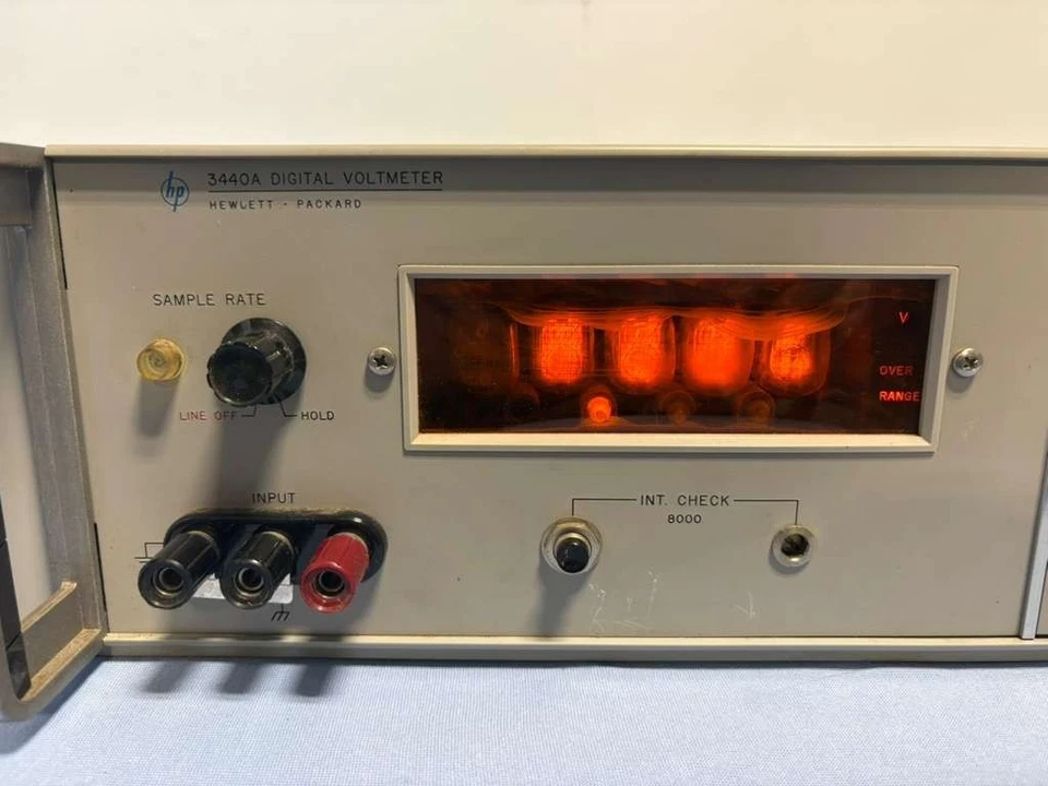 Voltímetro digital HP Hewlett Packard 3440A con unidad de alta ganancia/rango automático 3443A Foto 3 de 4