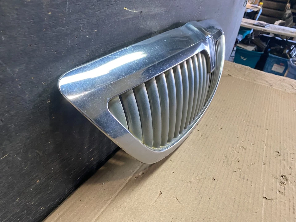 2003 to 2011 Lincoln Town Car Front Upper Grille Grill Chrome W/Emblem U7913 DG - Image 3 of 4