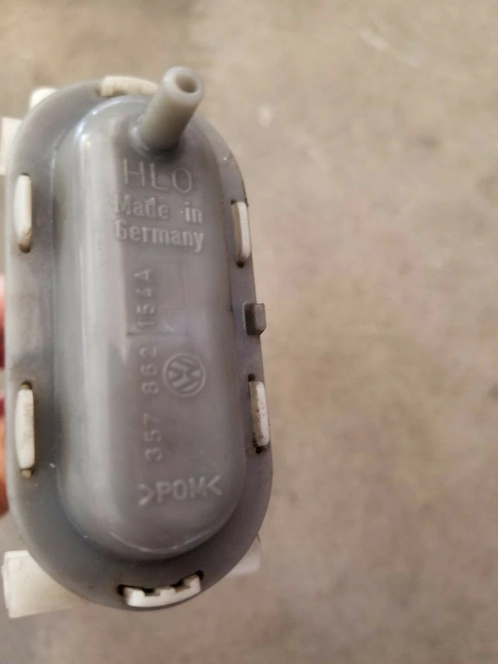 Оригинальный вакуумный привод замка правой пассажирской двери Volkswagen Corrado SLC VR6 - Изображение 3 из 4