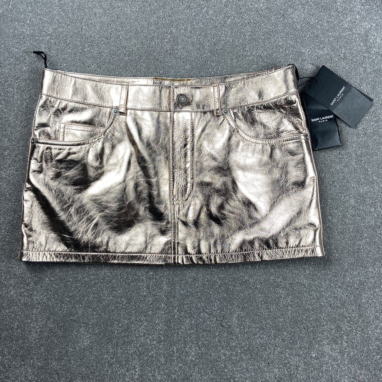 Minigonna Saint Laurent in pelle rosa metallizzata taglia 38 UK 10 NUOVA & etichetta prezzo consigliato £ 1795