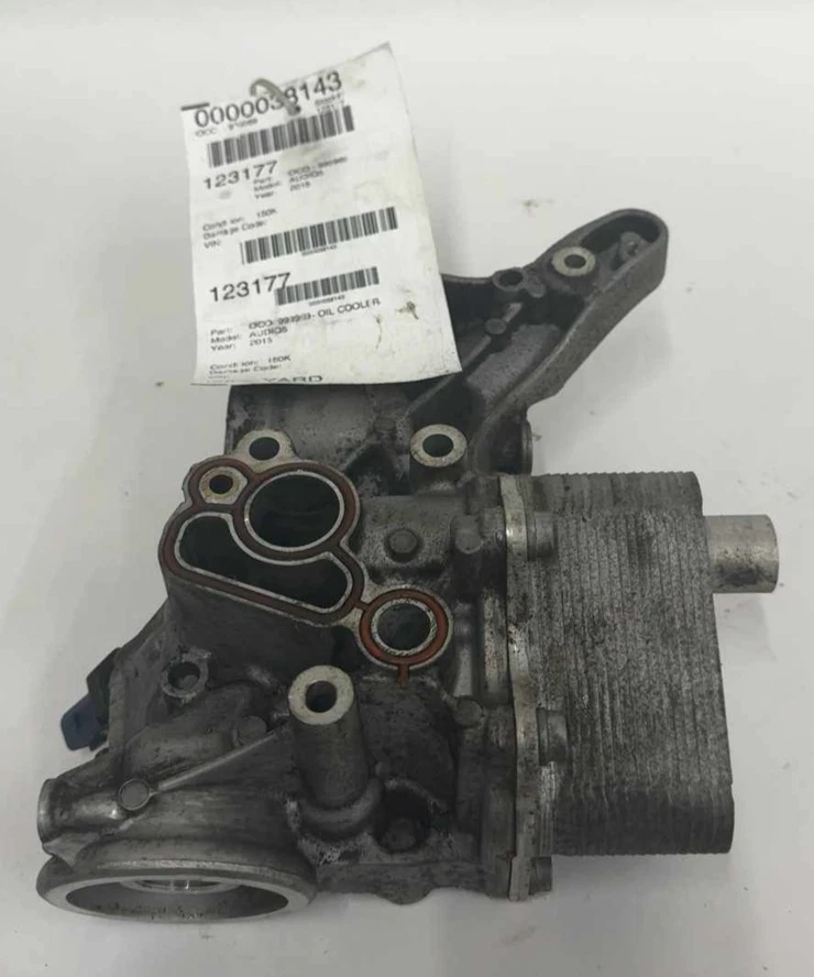 Audi Q5 2011-17 enfriador de aceite 06J903143AK Foto 3 de 4