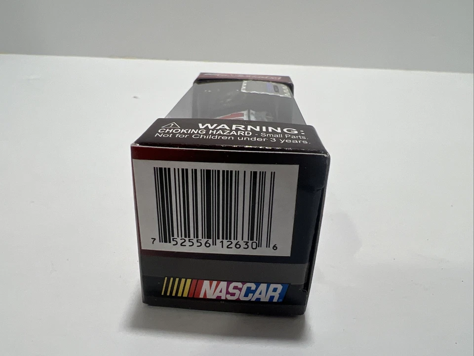 Coche de carreras Kyle Busch #18 Snickers 2010 Toyota Camry COT 1/64 Action Motorsports Foto 4 de 4