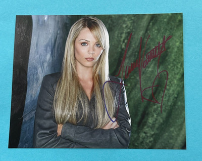 Laura Vandervoort   -  V   -  signed, original Autogramm !!!