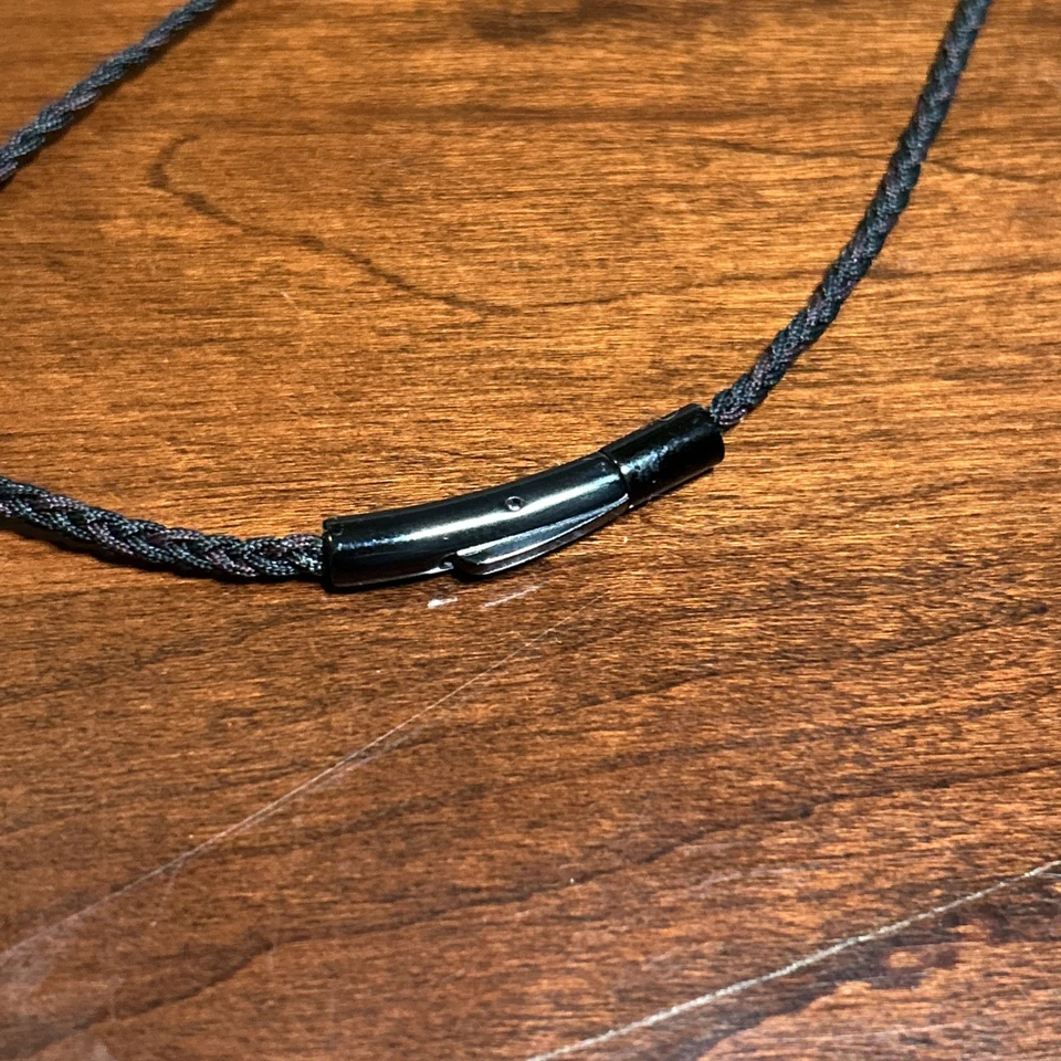 Mini colgante de vidrio salado hecho en Estados Unidos en 2024 firmado por artista Foto 3 de 3