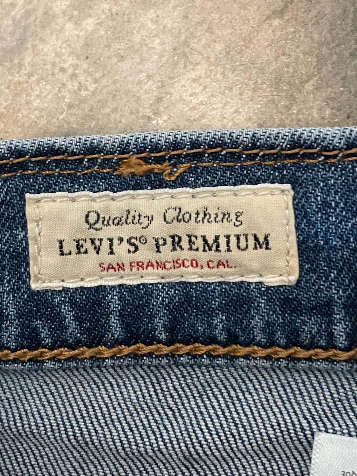Levi's 514 Premium Line Jeans Mens 34x32 Fits 30x30 Medium Wash Straight Denim thumbnail 4