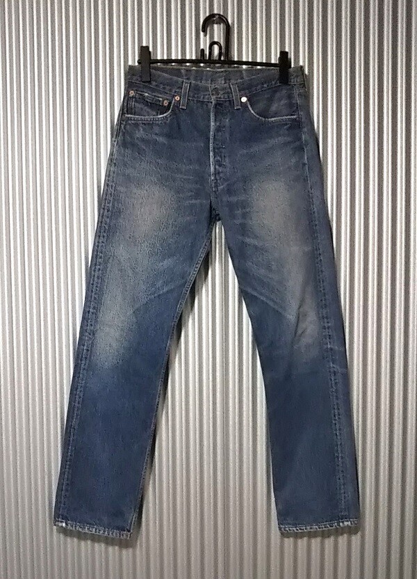 2000 Levi's 501. Made in USA. W31-32. 2000 made. Button Fly
