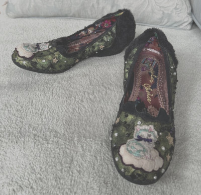 Adorable Irregular Choice Wish Upon A Star Black/Multi Flats Size 41 Kitties!