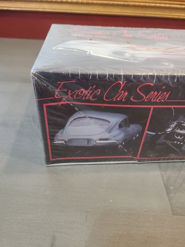 Vintage 1989 Monogram Exotic Car Series Jaguar XKE 1:24 Scale Model Kit SEALED - Picture 12 of 16