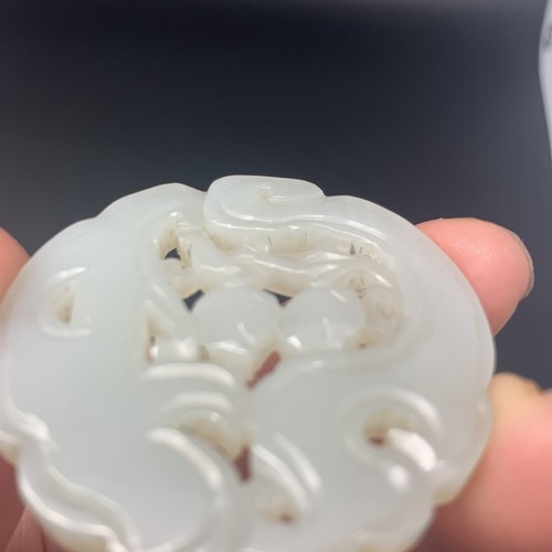 ANTIQUE 19TH C. NATURAL HETIAN JADE CARVED DRAGONS PENDANT - Picture 5 of 7