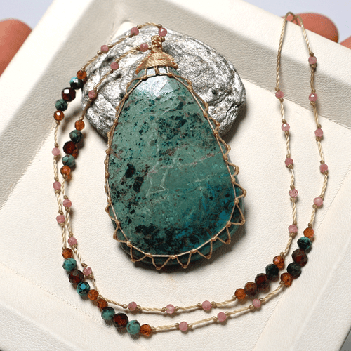 Collar Edición Limitada Turquesa Africana Hecho a Mano Micro Macramé Piedras Preciosas - Imagen 5 de 11