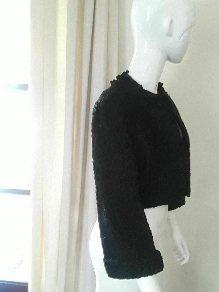 Blazer corto bolero de piel de cordero cola ancha Hattie Carnegie chaqueta negra talla XS S de colección Foto 3 de 4
