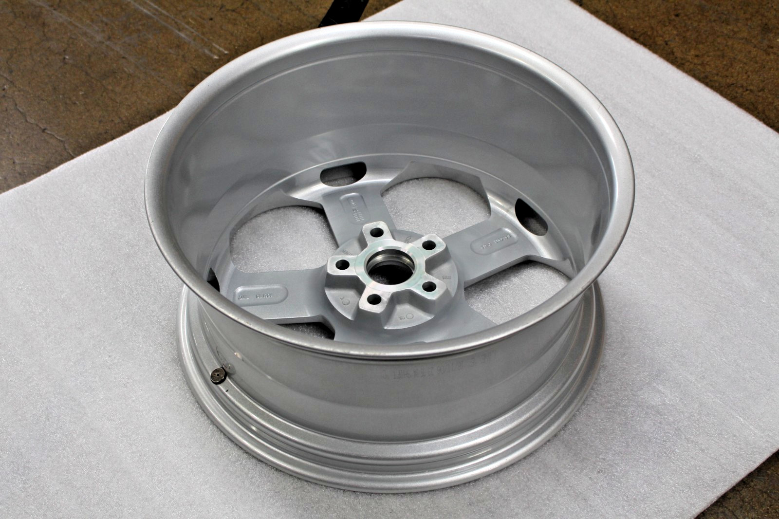 Lamborghini Gallardo, Front Wheel, Used, P/N 400601025E