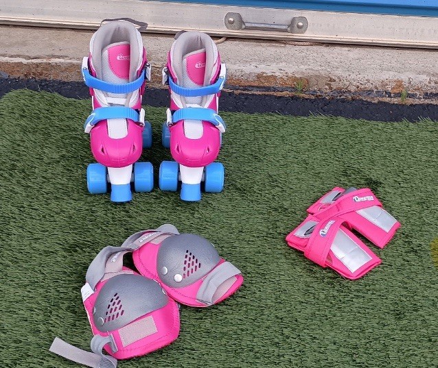 Childrens Youth Size J10- J13 White Pink Blue Girls Skates