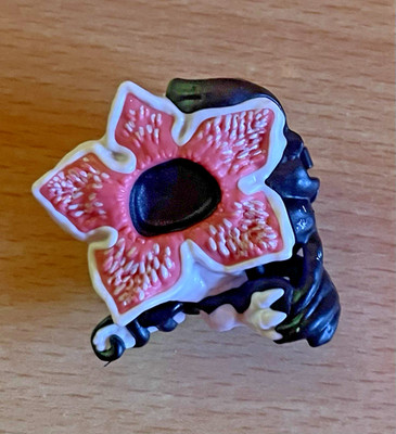 stranger things funko pop kinder joy  - 2. Dimension