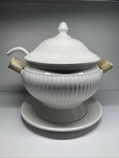 Signature Housewares Inc. Japan Soup Tureen 4 pc. Cover, Plate, Ladle, Bowl READ