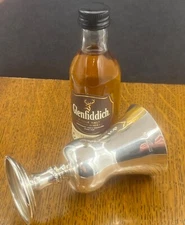 Sterling silver thistle shaped whisky tot cup by Mappin Webb Birmingham 1971