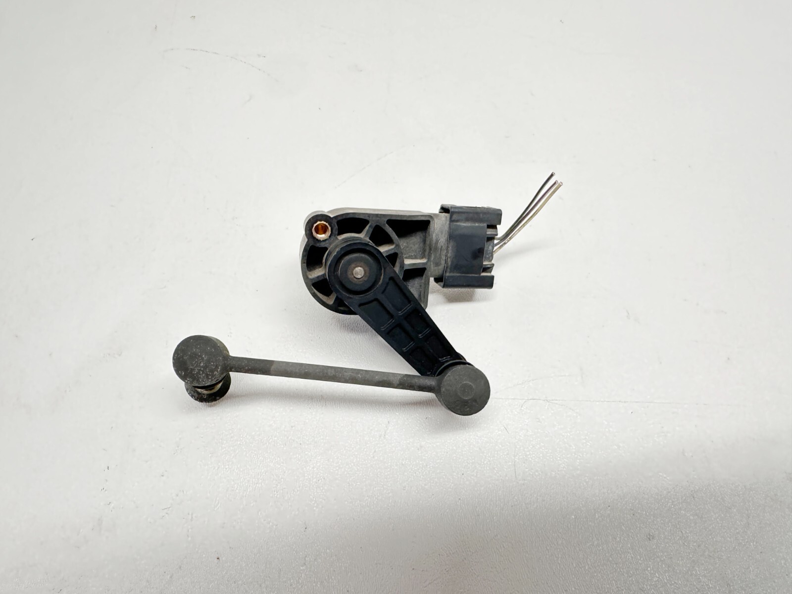 H40443 2003-12 Maserati Quattroporte M139 Rear Suspension Height Leveling Sensor