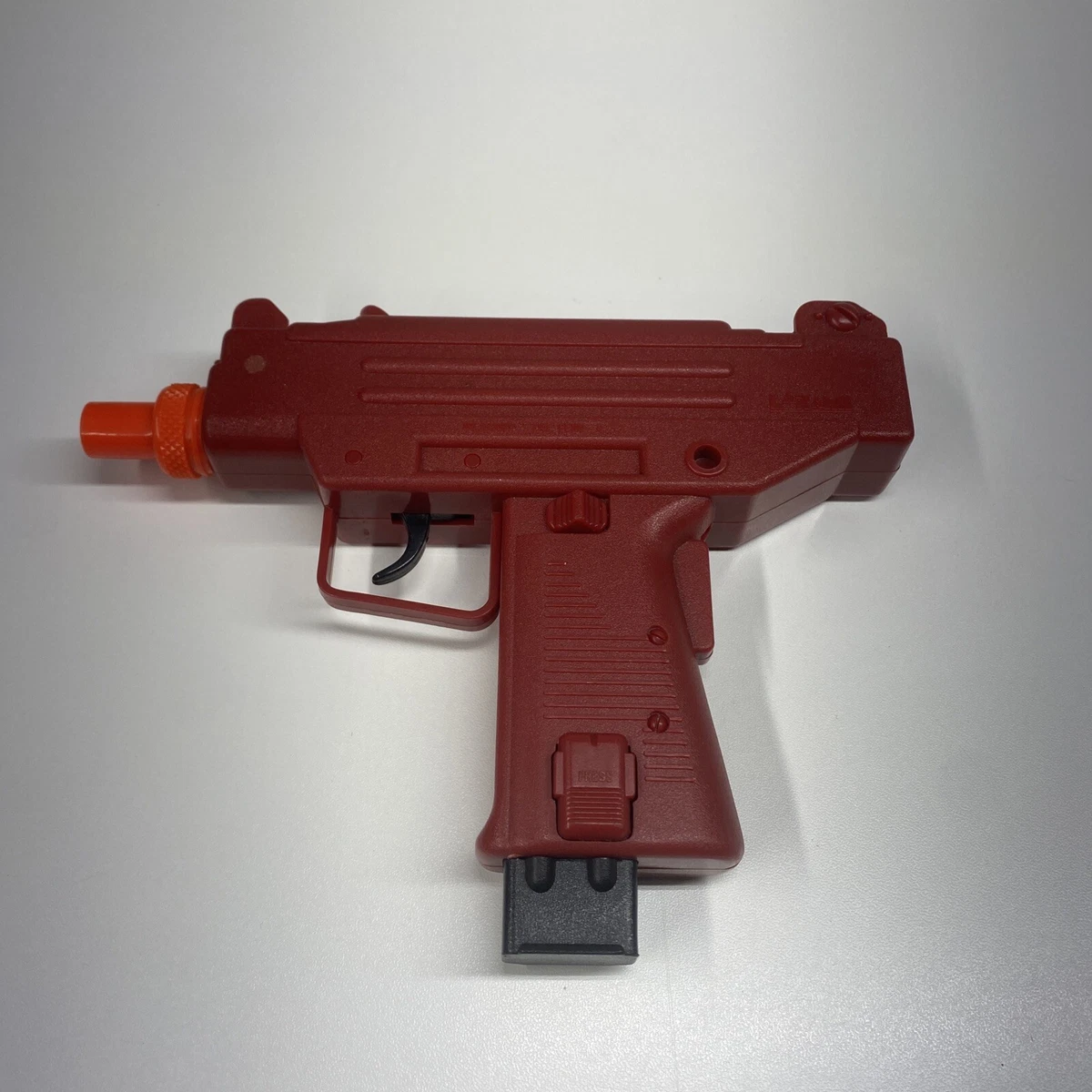 Toy gun with online clip