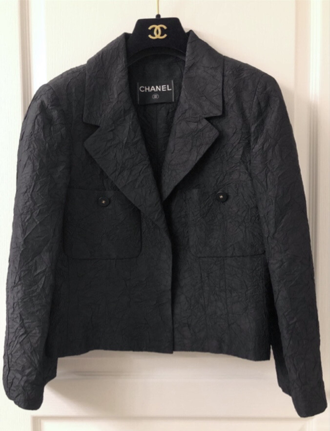 ✨Unique & Elegant CHANEL CC Button Logo Cropped Jacket Coat