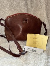 Dooney & Bourke Penny tracolla fiorentina con cinturino intrecciato, castagno