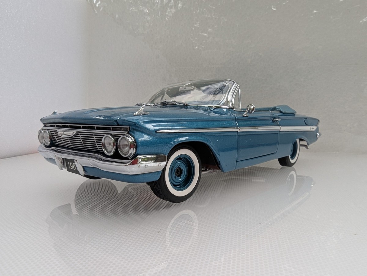 ✯ 1961 IMPALA CONVERTIBLE 1/24 1961 Chevy Impala Convertible 1/24 Scale Diecast Car by West